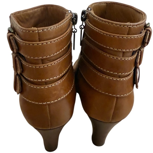 Clarks Tan Ankle Boots with Triple Buckle Women’s Size 7 - Picture 4 of 8